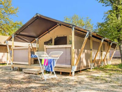 camping-bijela-uvala-safari-tent-lodge-five-persons-exterior-glamping