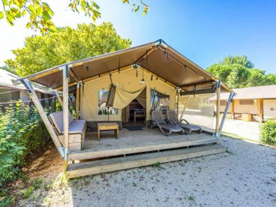 camping-lanterna-gamping-tent-safaritent-lodge-five-persons-exterior-glamping