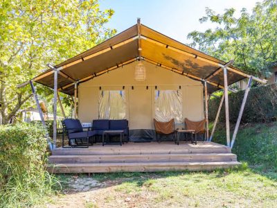 camping-lanterna-glamping-tent-safari-tent-airco-six-persons-exterior-glamping-tent-view