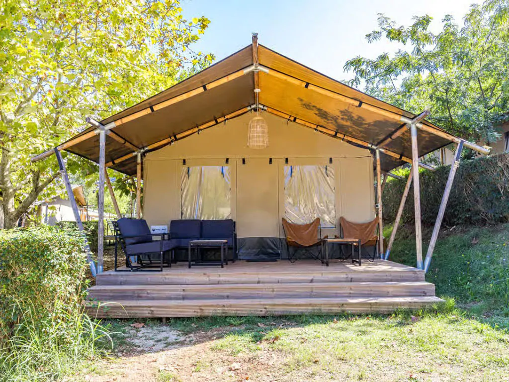 camping-lanterna-glamping-tent-safari-tent-airco-six-persons-exterior-glamping-tent-view