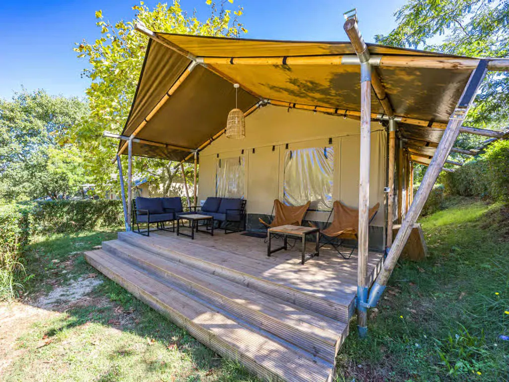 camping-lanterna-glamping-tent-safari-tent-airco-six-persons-exterior-glamping-tent