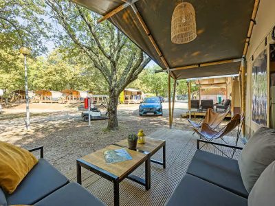 camping-lanterna-glamping-tent-safari-tent-airco-six-persons-exterior-terrace-view