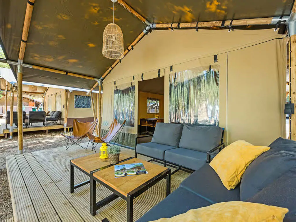 camping-lanterna-glamping-tent-safari-tent-airco-six-persons-exterior-terrace