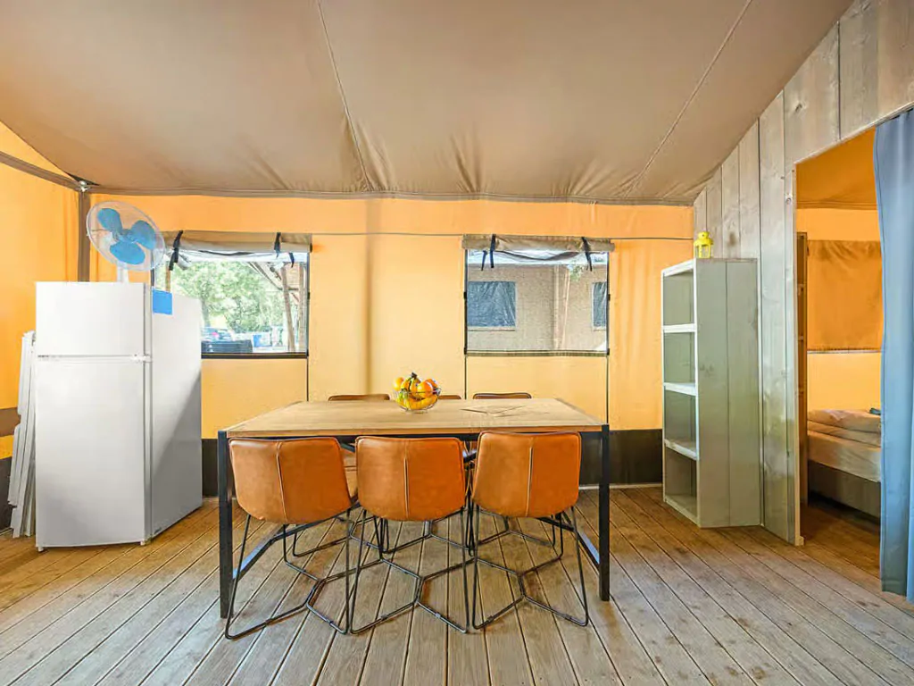 camping-lanterna-glamping-tent-safari-tent-airco-six-persons-interior-dining-area