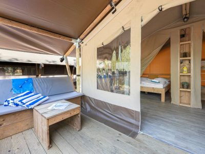 camping-lanterna-glamping-tent-safaritent-lodge-5p-exterior-terrace-2