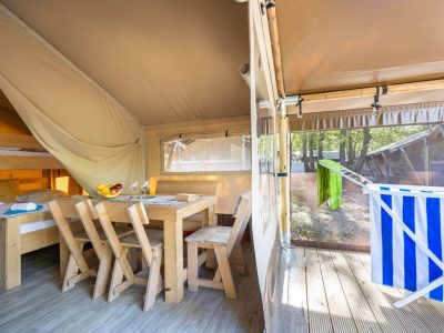 camping-lanterna-glamping-tent-safaritent-lodge-5p-exterior-terrace-i-2