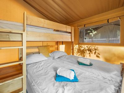 camping-lanterna-glamping-tent-safaritent-lodge-5p-interior-bedroom-2