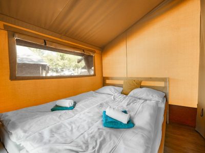 camping-lanterna-glamping-tent-safaritent-lodge-5p-interior-bedroom-i-2