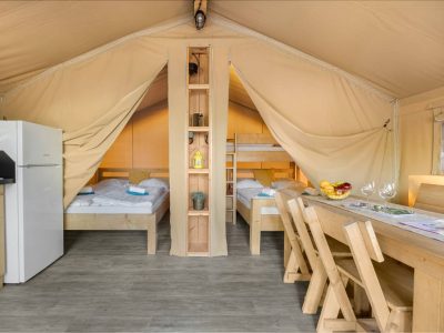 camping-lanterna-glamping-tent-safaritent-lodge-5p-interior-dinning-area-2