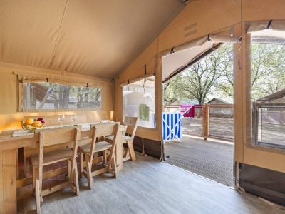 camping-lanterna-glamping-tent-safaritent-lodge-5p-interior-entrance-2