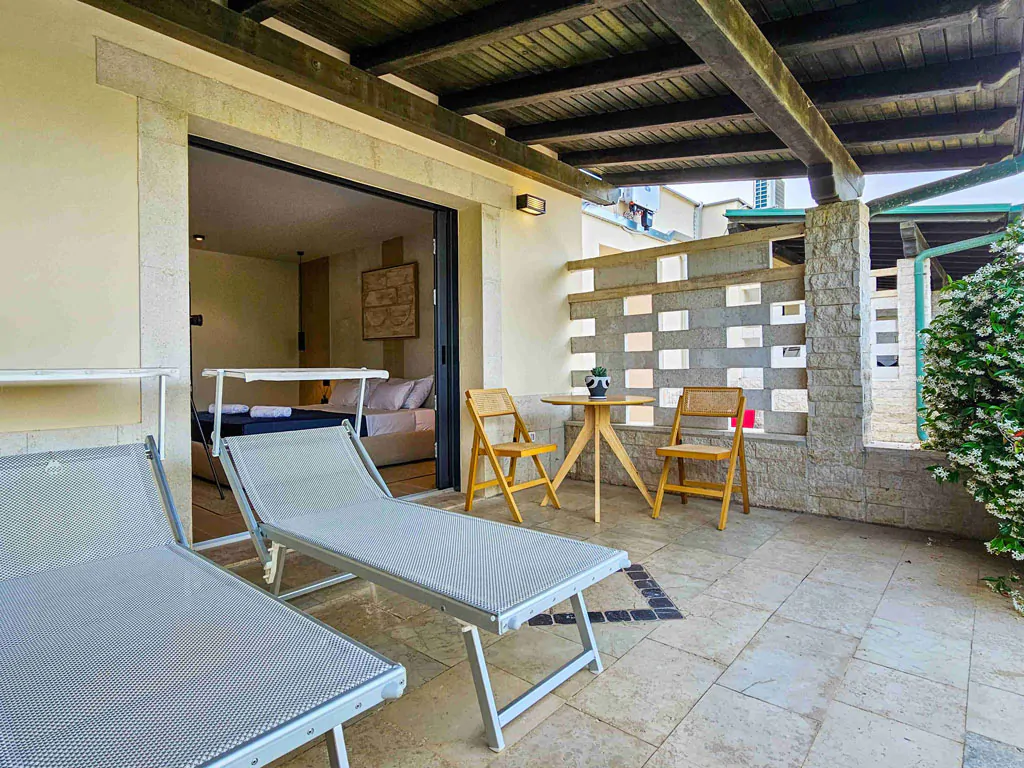 campsite-bivillage-suite-sea-view-exterior-terrace-view