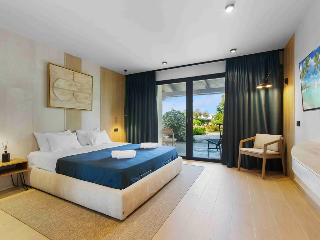 campsite-bivillage-suite-sea-view-interior-bedroom-double-bed-view