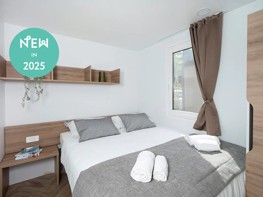 campsite-park-umag-premium-plus-interior-bedroom-double-bed
