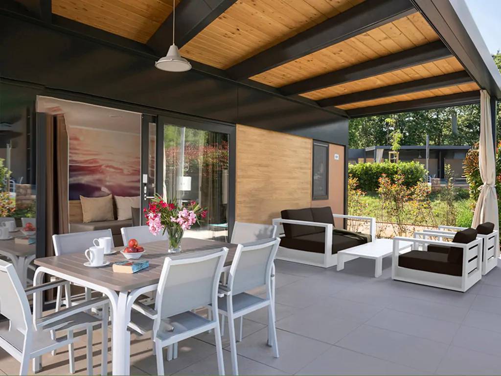campsite-park-umag-premium-plus-interior-terrace-sitting-area