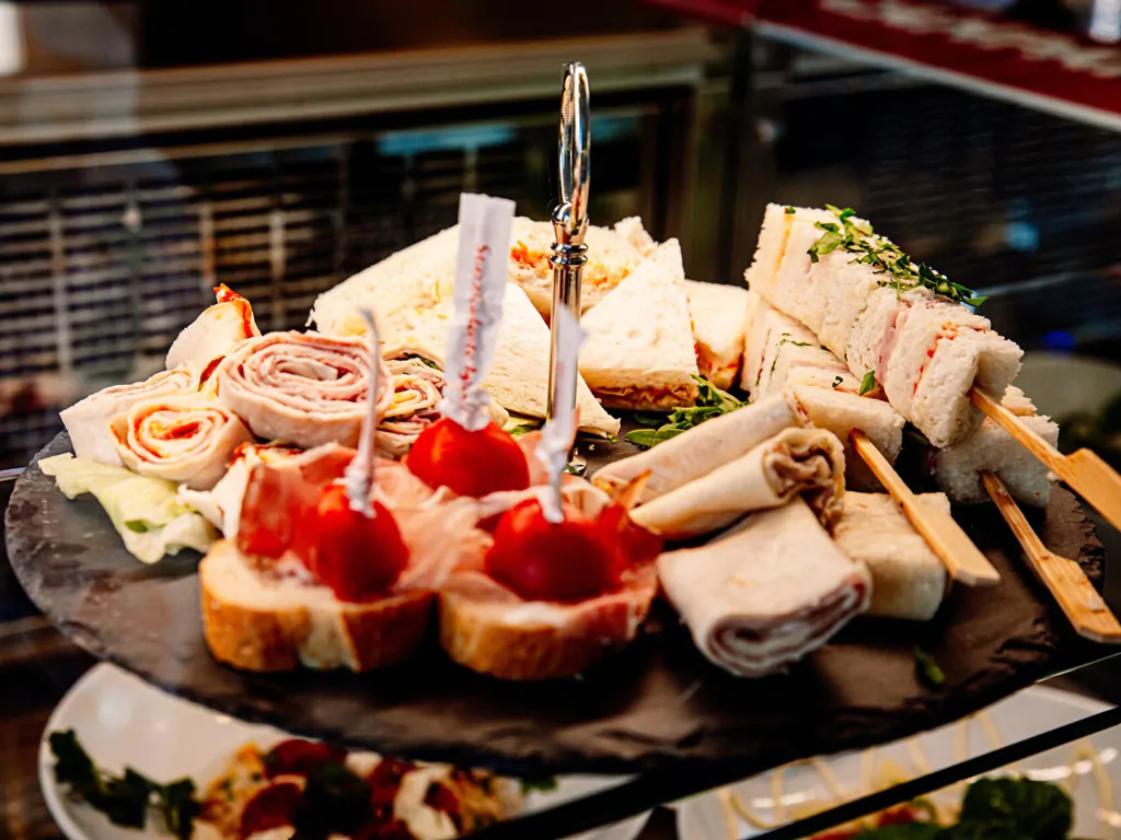 don-antonio-glamping-village-bar-sandwiches