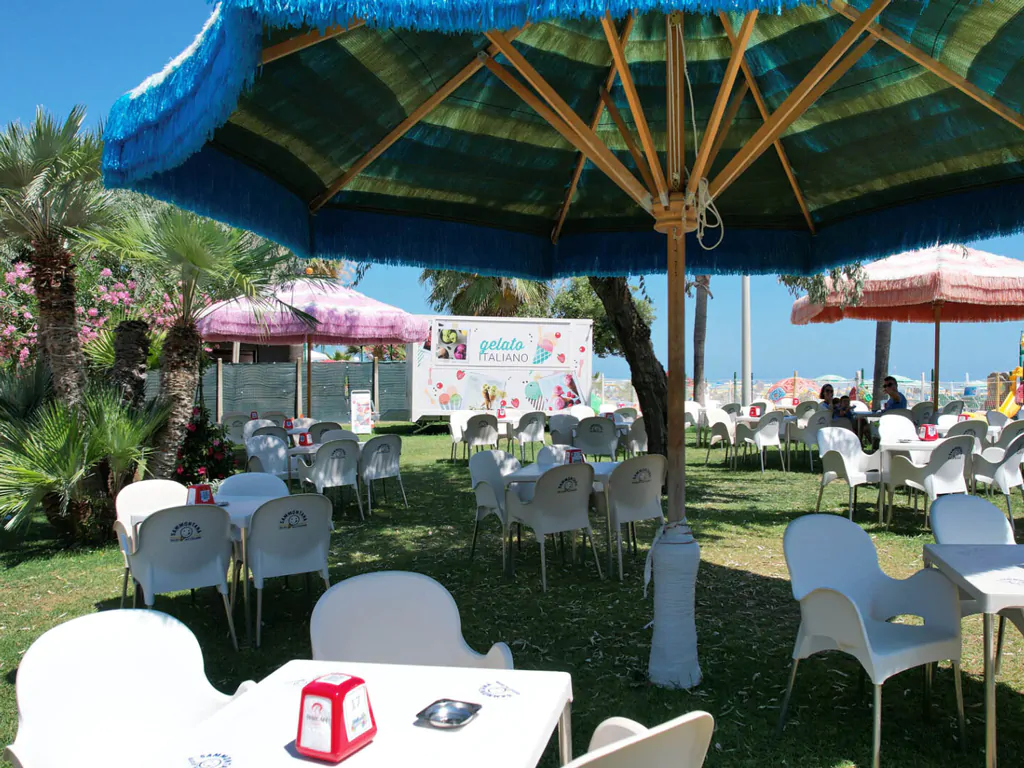 don-antonio-glamping-village-beach-bar