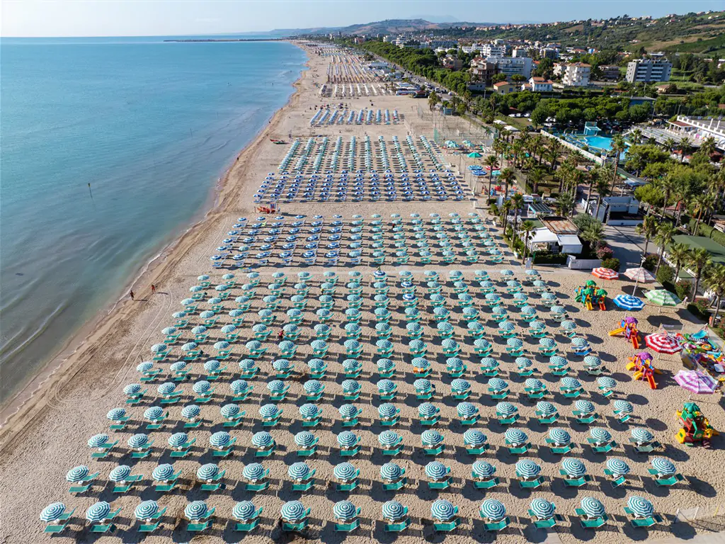 don-antonio-glamping-village-beach-sunbeds-overview