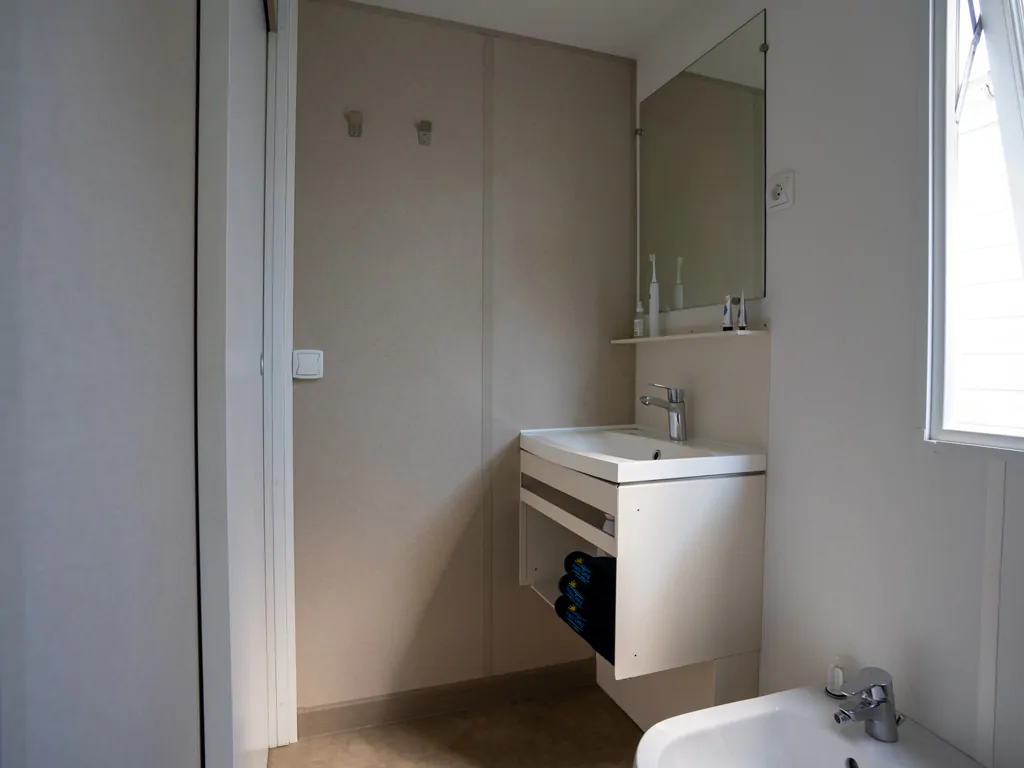 don-antonio-glamping-village-happy-relax-interior-bathroom