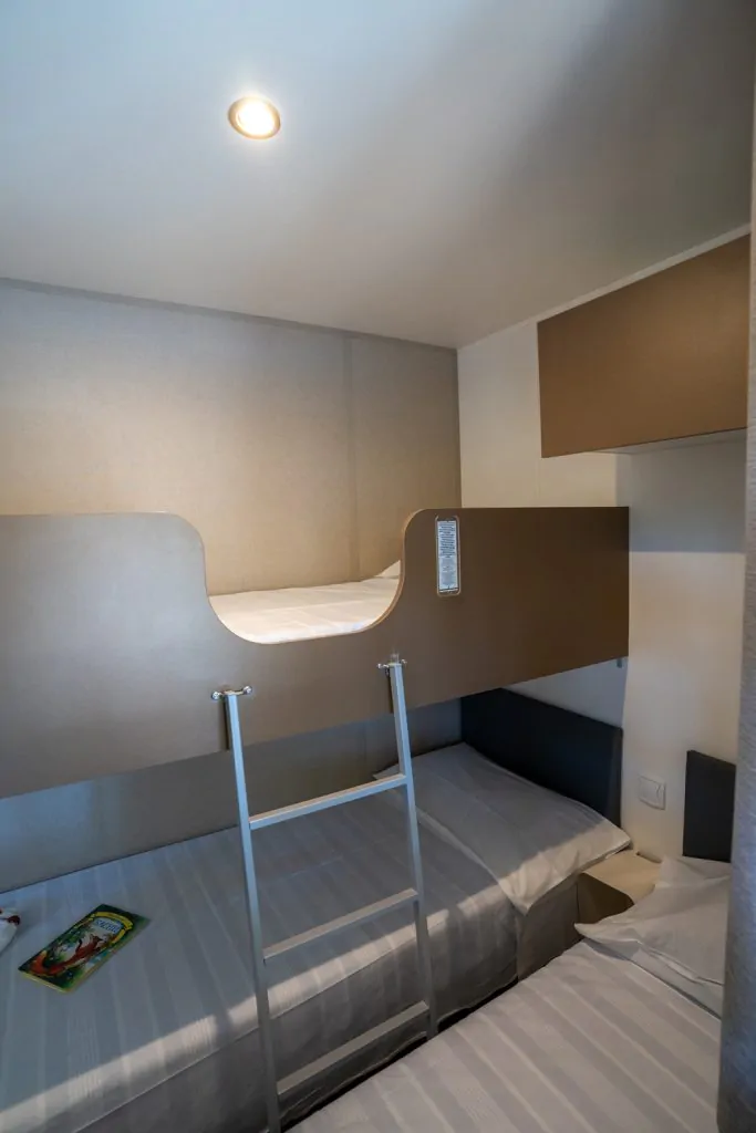 don-antonio-glamping-village-happy-relax-interior-single-beds