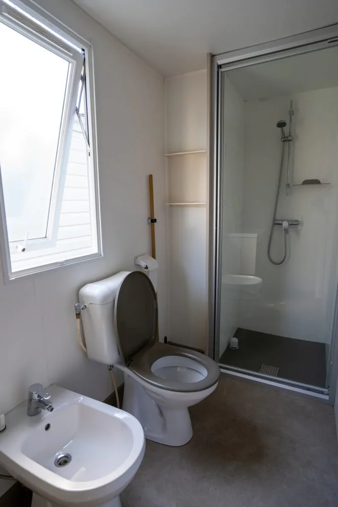 don-antonio-glamping-village-happy-relax-interior-wc