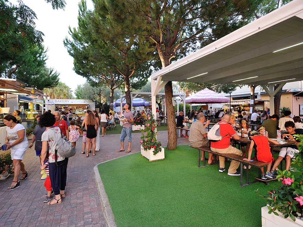 don-antonio-glamping-village-market-place