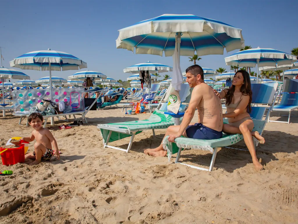 don-antonio-glamping-village-sunbeds