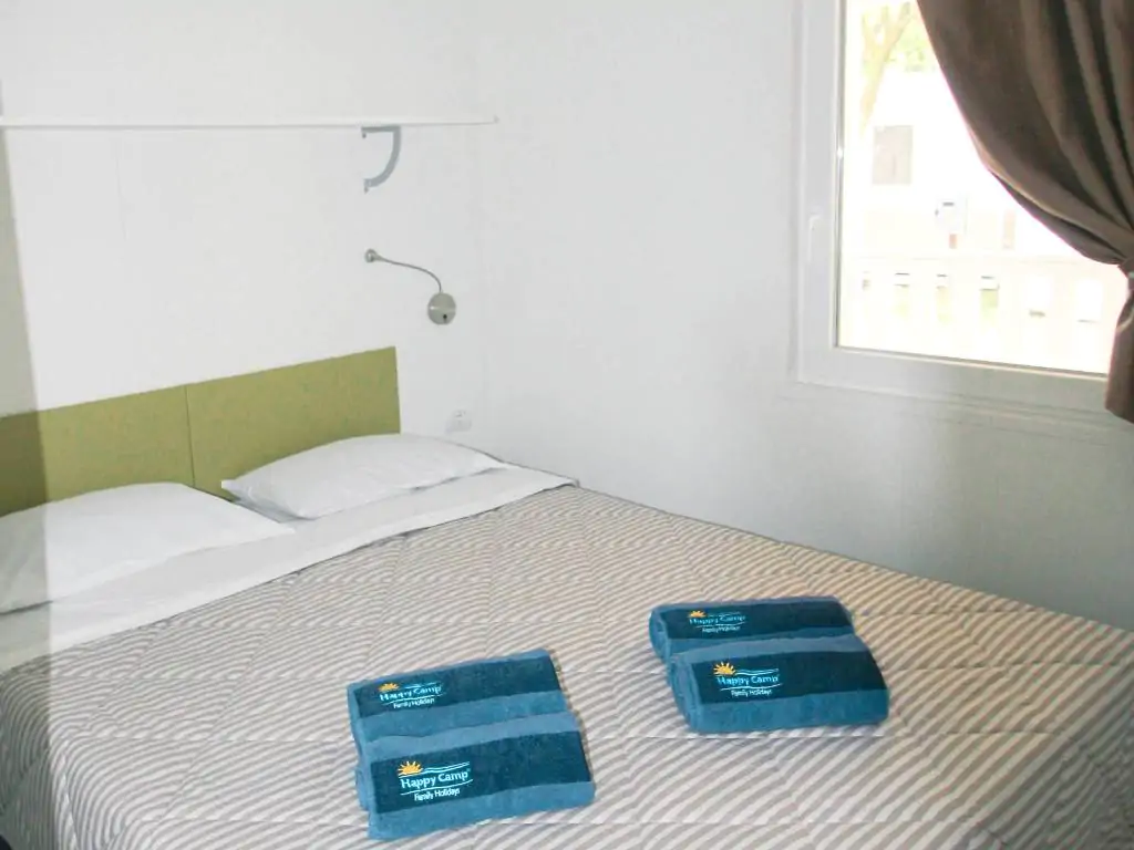 happy-superior-interior-bedroom-double-bed