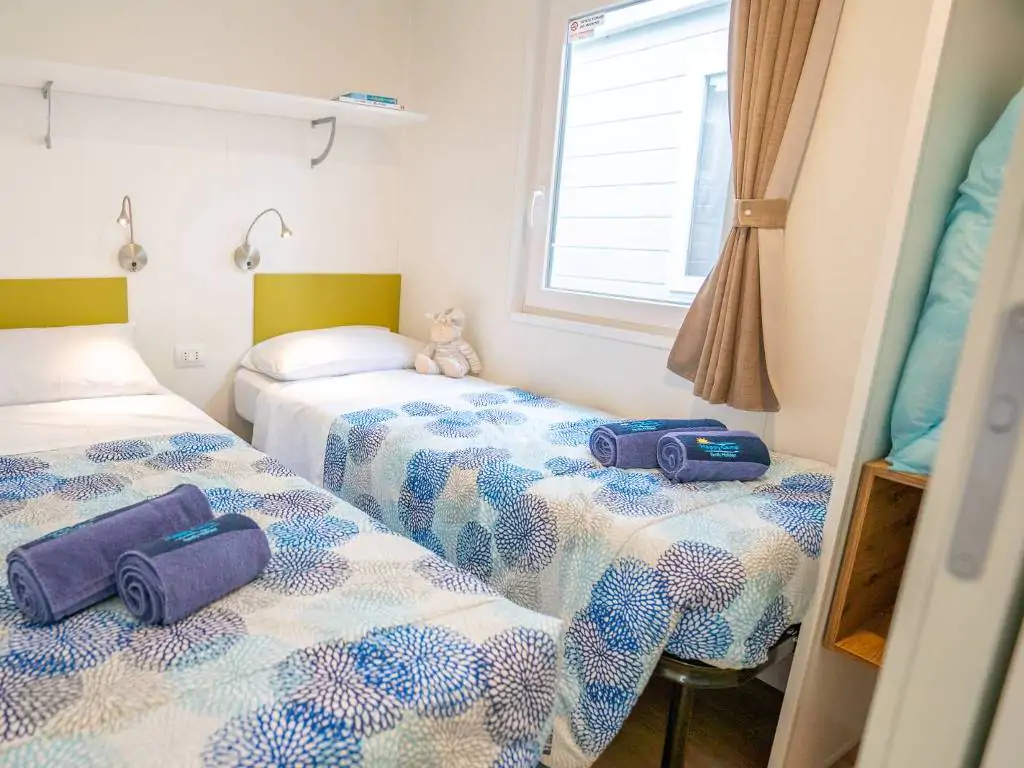 happy-superior-interior-single-beds-2