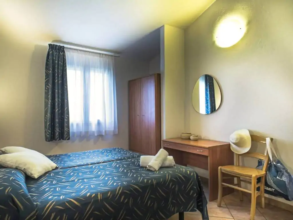 holiday-home-belvedere-interior-bedroom-double-bed-i