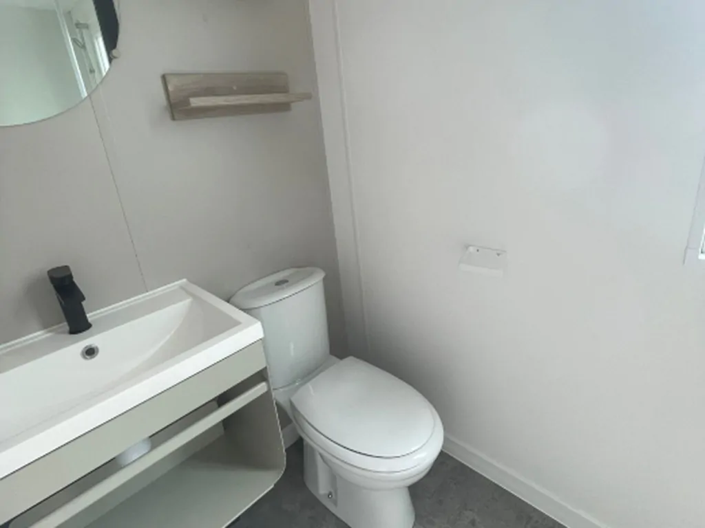 park-albatros-village-riviera-760-2-ensuite-interior-bathroom
