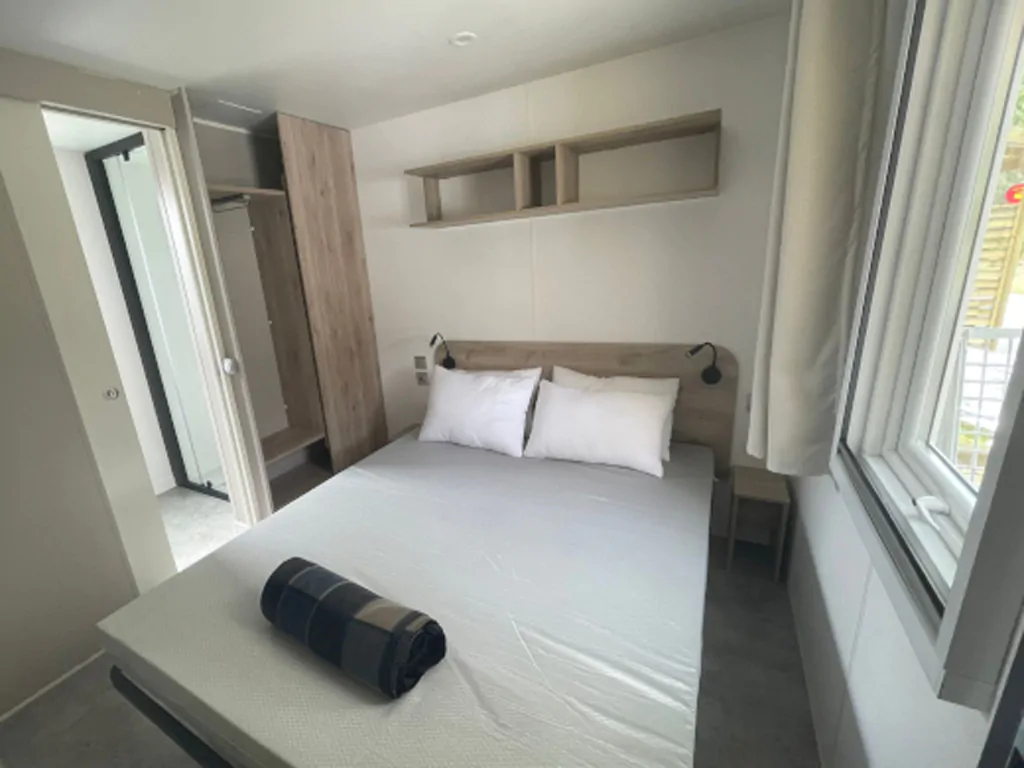 park-albatros-village-riviera-760-2-ensuite-interior-double-bed