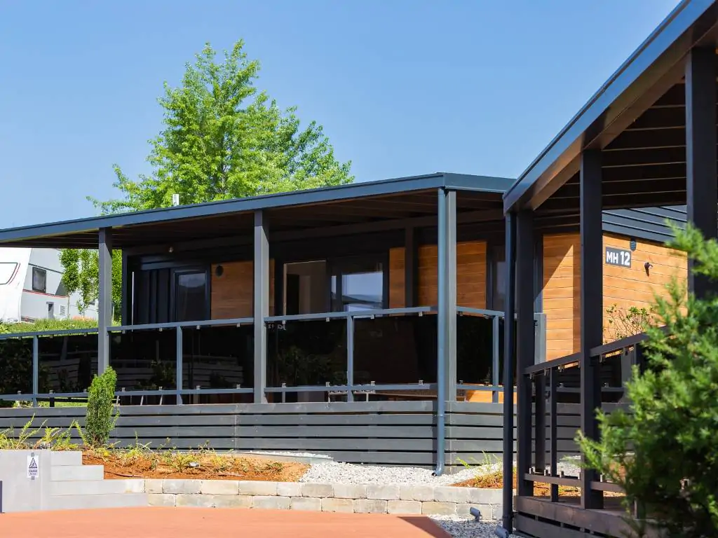 plitvice-camping-resort-mobile-home-premium-exterior-terrace