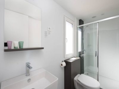 taber-discrete-lodging-mobile-home-comfort-interior-bathroom