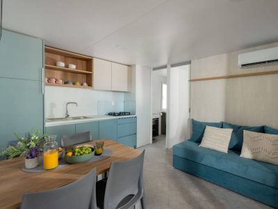 taber-discrete-lodging-mobile-home-comfort-interior-kitchen-living-room