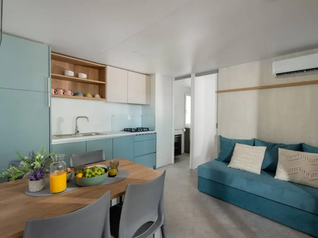 taber-discrete-lodging-mobile-home-comfort-interior-kitchen-living-room