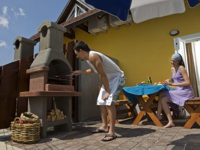 terme-catez-apartments-exterior-grill