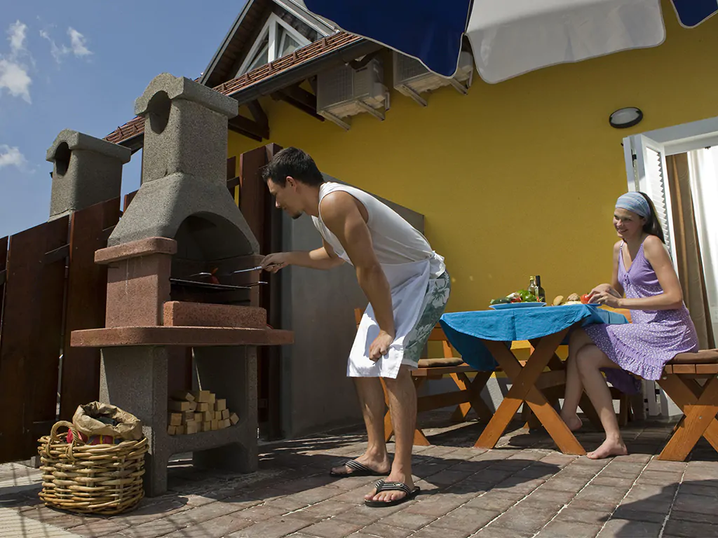 terme-catez-apartments-exterior-grill