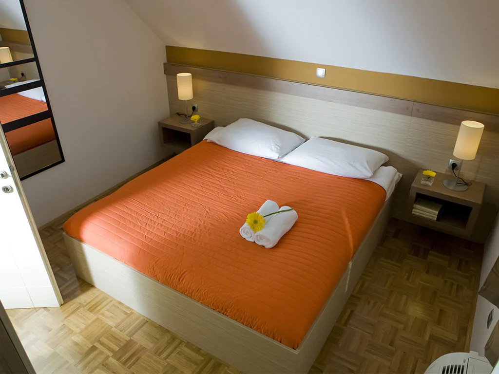 terme-catez-apartments-interior-bedroom-double-bed