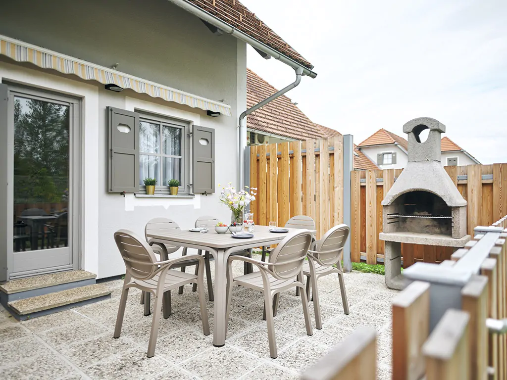 terme-catez-apartments-lux-plus-exterior-dining-table