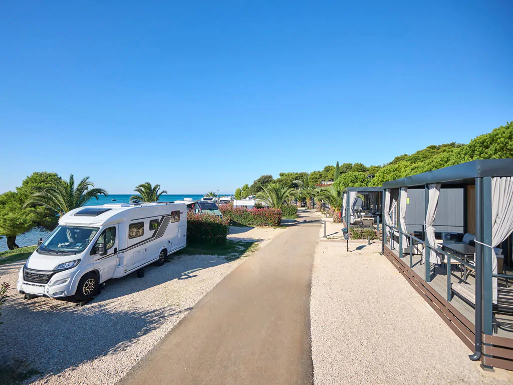 aminess-planet-camping-sirena-luxury-holiday-home-exterior-position