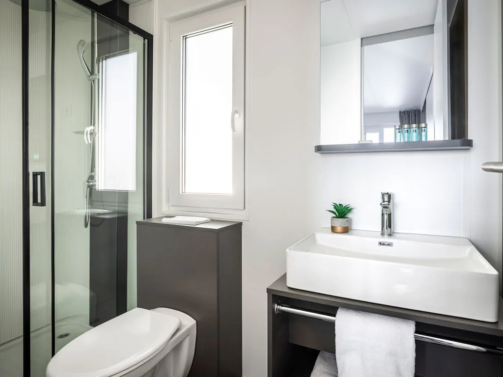 aminess-planet-camping-sirena-luxury-holiday-home-interior-bathroom-view