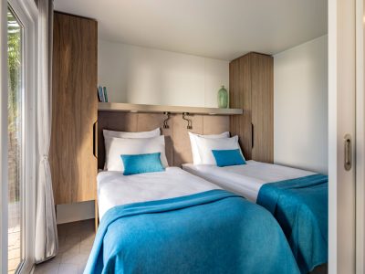 aminess-planet-camping-sirena-luxury-holiday-home-interior-bedroom-single-beds