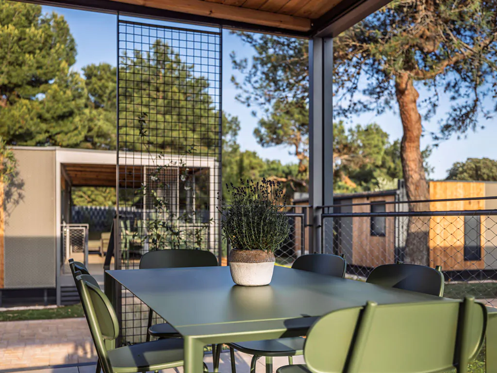 camping-koversada-covered-premium-exterior-terrace