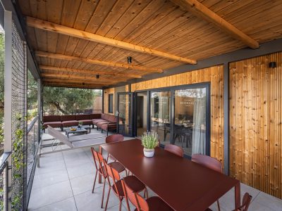 camping-koversada-covered-premium-family-exterior-terrace