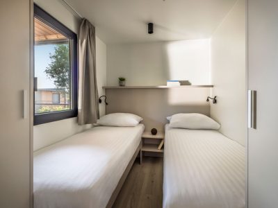 camping-koversada-covered-premium-family-interior-single-beds-2