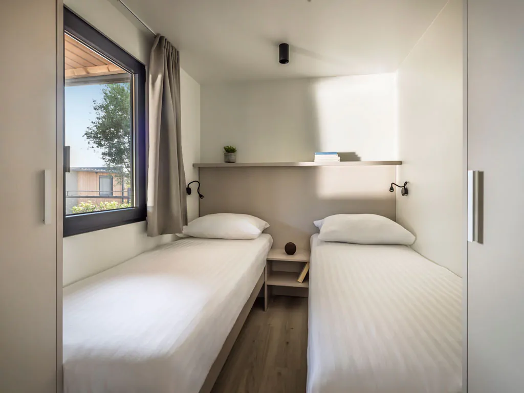 camping-koversada-covered-premium-family-interior-single-beds-2