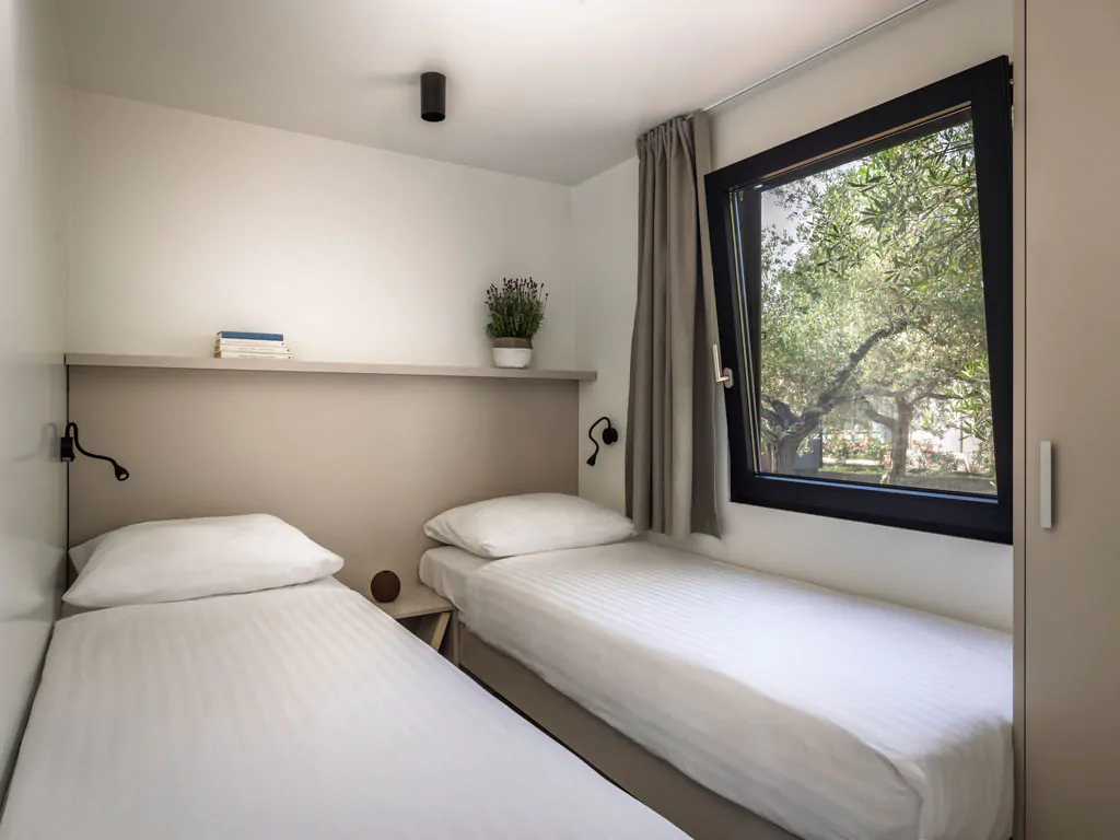 camping-koversada-covered-premium-family-interior-single-beds-view