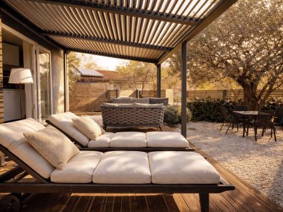 camping-ulika-rovinj-viletta-exterior-terrace-sunbeds