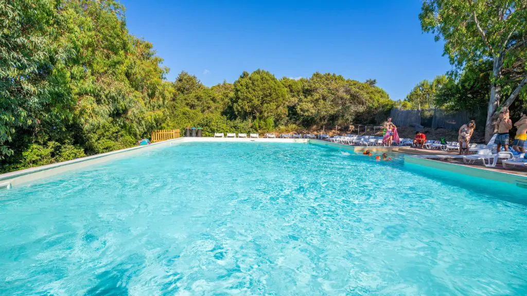 camping-village-baia-paradiso-outdoor-pool