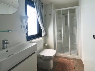 camping-village-capo-dorso-mobile-home-baia-relax-new-plus-interior-bathroom